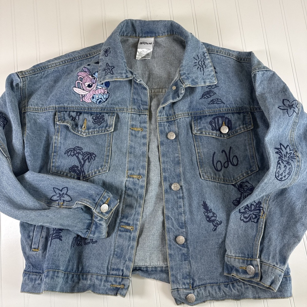 Disney Stitch 626 Jean Jacket Juniors Size S(3-5)‎ Light Wash Embroidered Prints